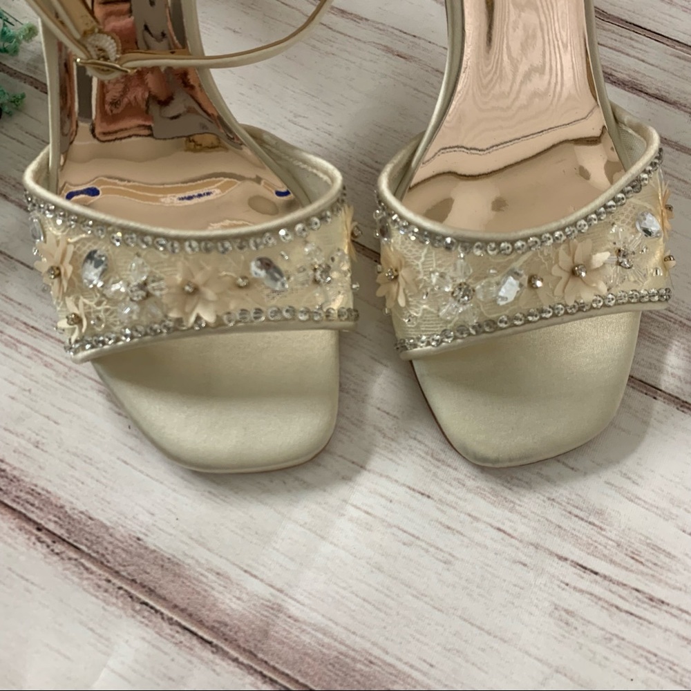 BADGLEY MISCHKA Tayten Block Heel Sandal - Picture 7 of 15